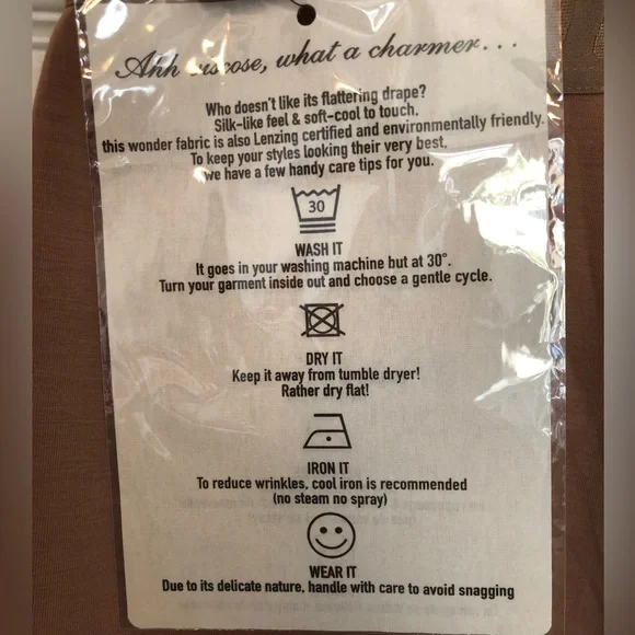 Guess Flare- Leg pant (S) - Picture 11 of 16